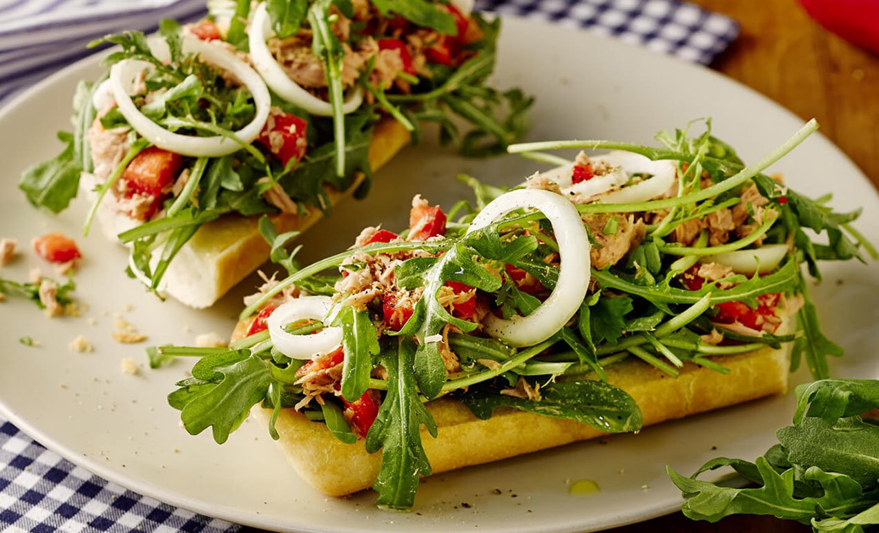 Knoblauch Brot mit Thunfisch