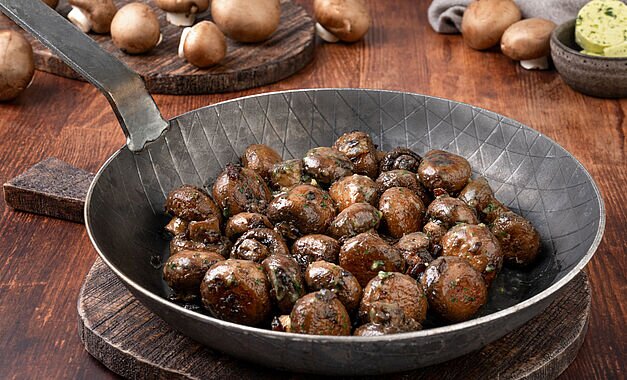 Gebakken champignons in kruidenboter